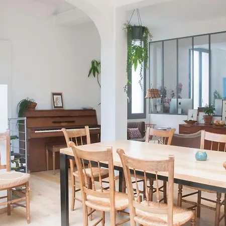 Magnificent Flat Near Paris 아파트